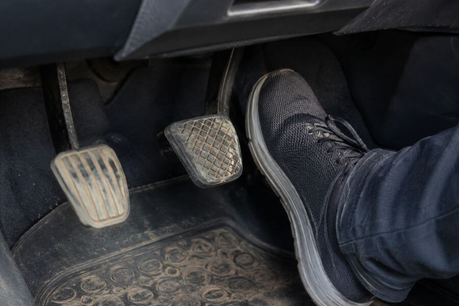 10 Everyday Driving Habits That Are Secretly Destroying Your Car kunkun10