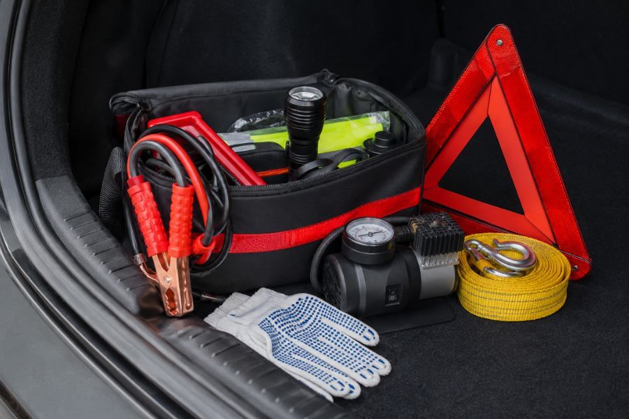 Read more about the article 5 Most Essential Emergency Roadside Kits Every Driver Should Keep in Their Trunk