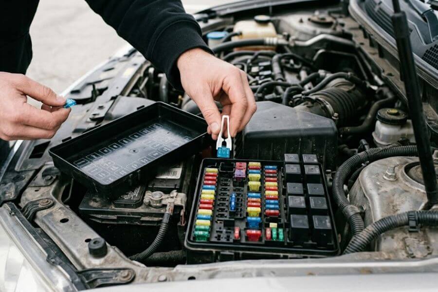 Read more about the article How to Find and Replace a Blown Fuse in Both Interior and Underhood Fuse Boxes