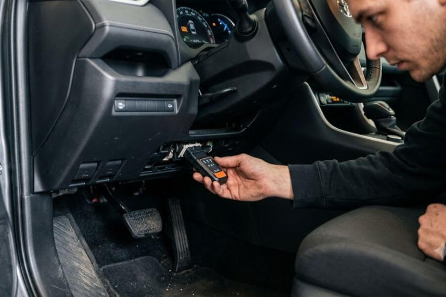 Read more about the article How to Read, Diagnose, and Clear Check Engine Light Codes 2026
